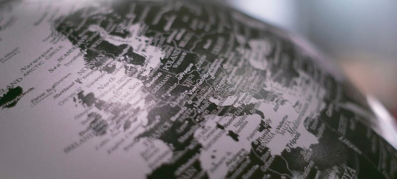 Diagrama de páginas web enlazadas bidireccionalmente mediante atributos hreflang en distintos idiomas
